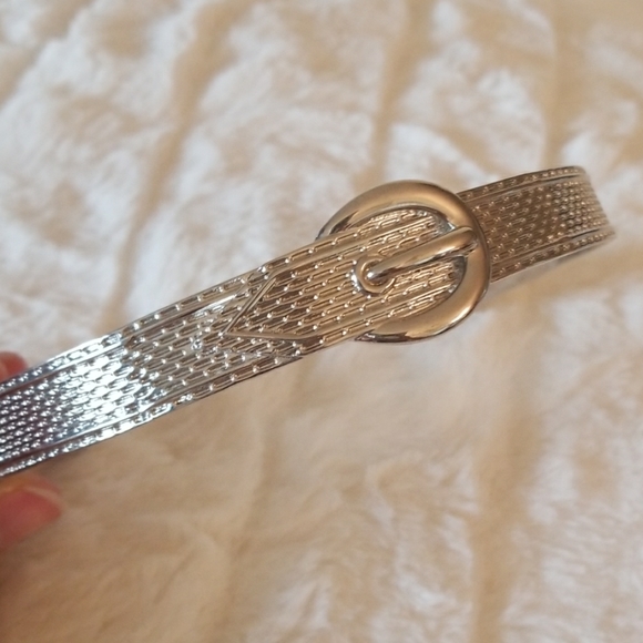 VANESSA MOONEY // queens buckle choker LAST FIRM - Picture 4 of 8